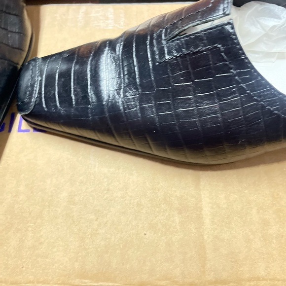 Gino Nicci slide on Black Embossed leather Great Condition 7 Square Toe - Picture 8 of 12